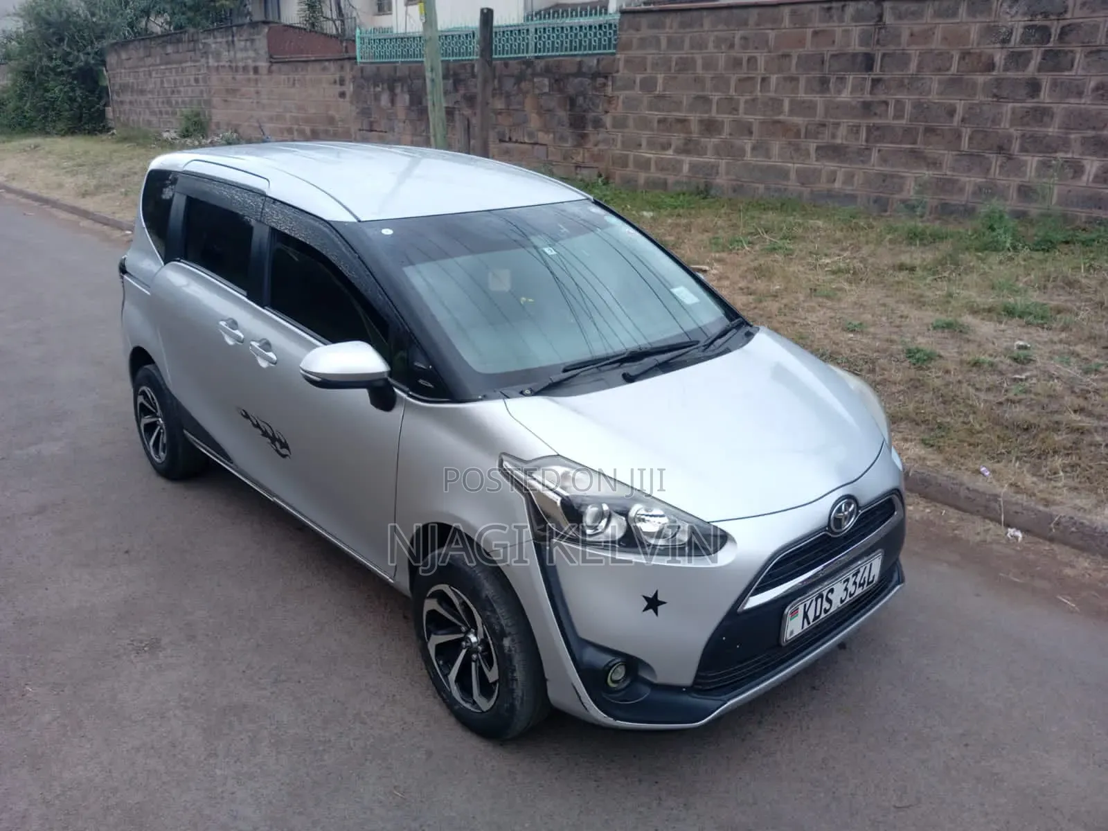 Toyota Sienta 2017 Silver