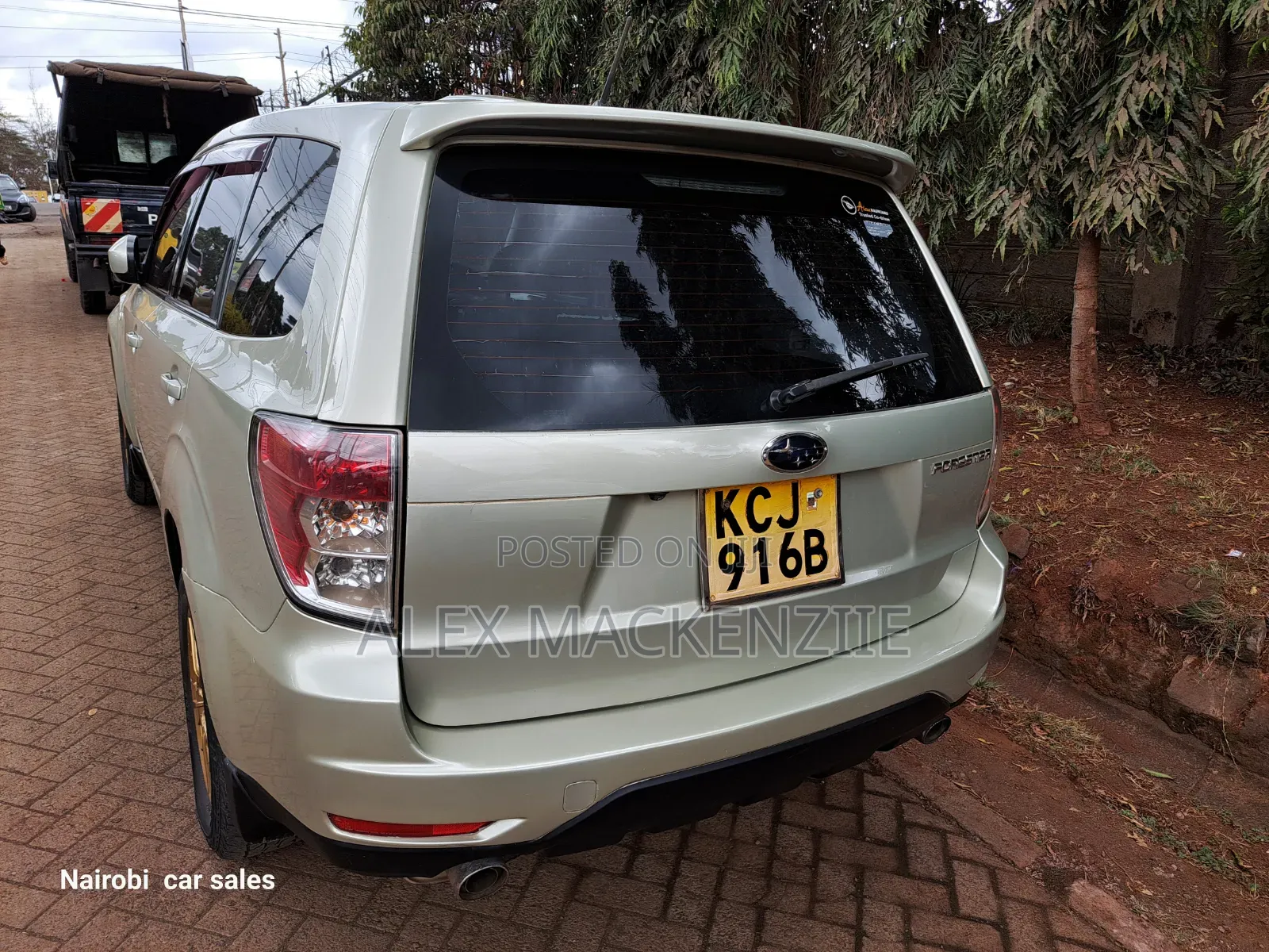 Subaru Forester 2010 Gold
