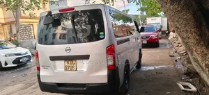 Nissan Caravan (Urvan) 2015 Silver