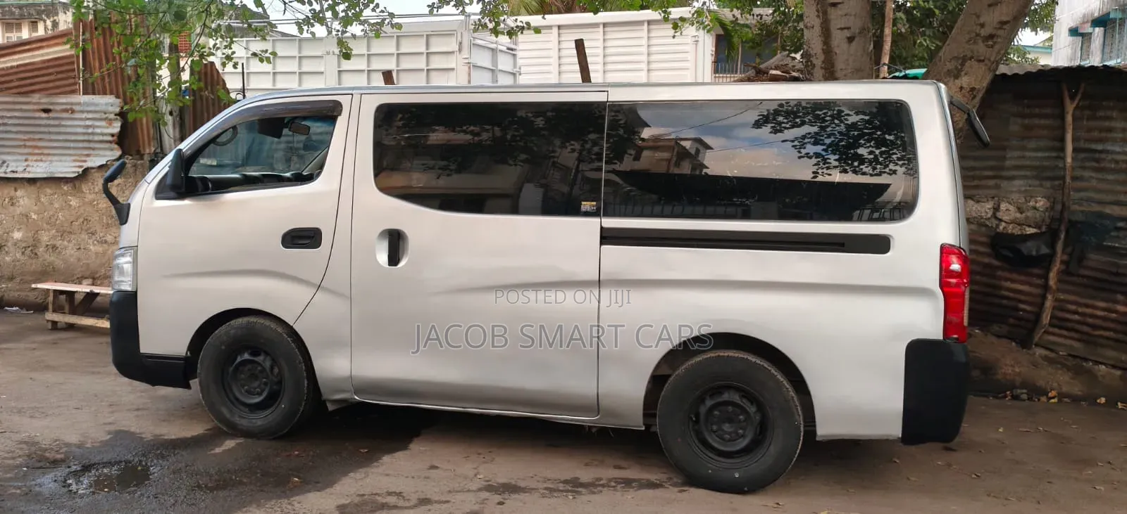 Nissan Caravan (Urvan) 2015 Silver