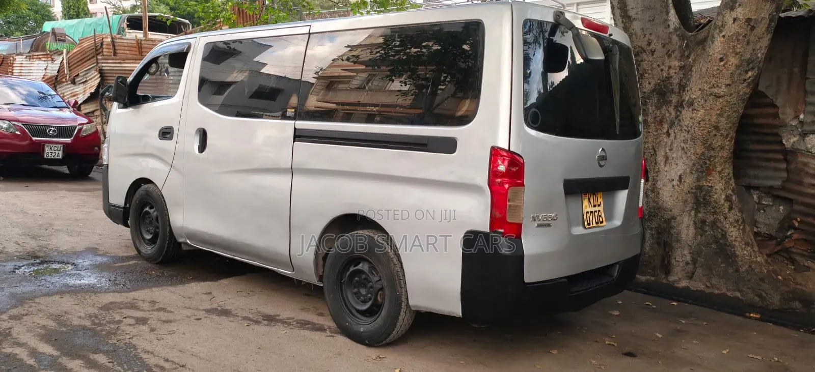 Nissan Caravan (Urvan) 2015 Silver