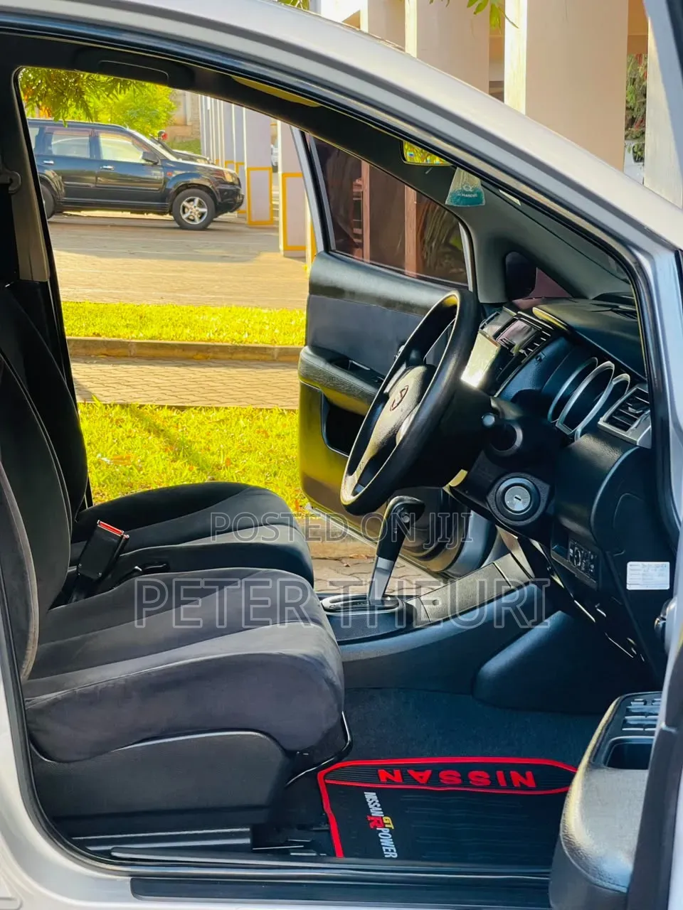 Nissan Tiida 2011 Beige