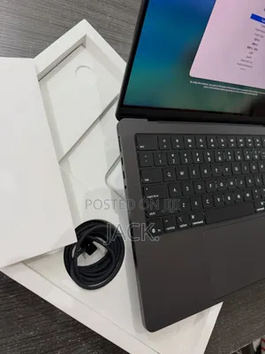 Laptop Apple MacBook Pro 2025 M5 32GB Apple M5 SSD 1T