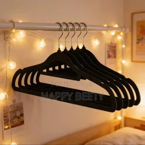 *10 PCS Velvet Non-Slip Hangers With Tie Bar* - L