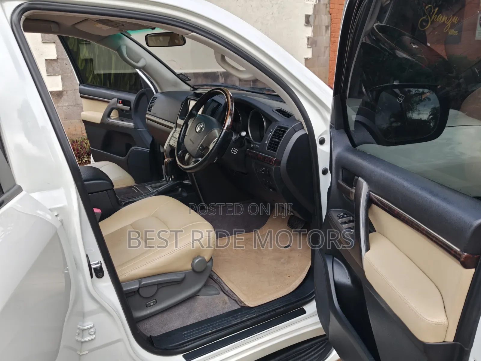 Toyota Land Cruiser 2009 White