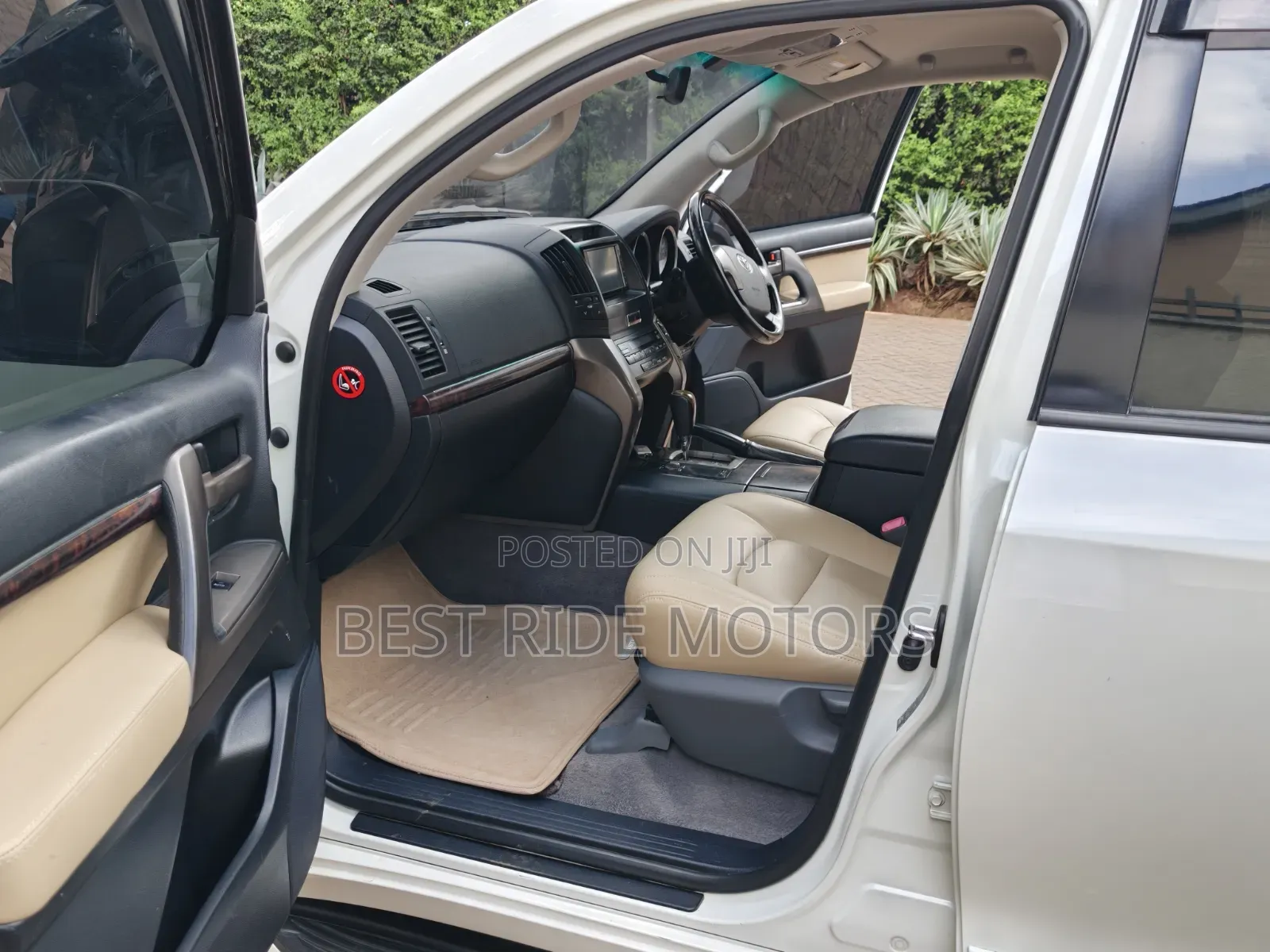 Toyota Land Cruiser 2009 White