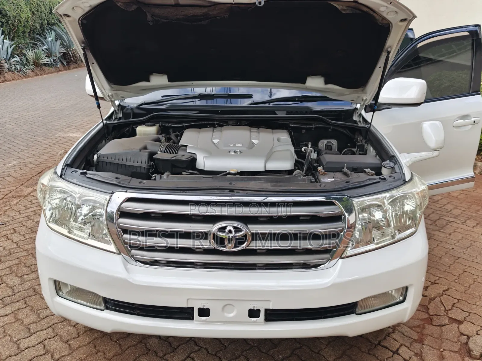 Toyota Land Cruiser 2009 White