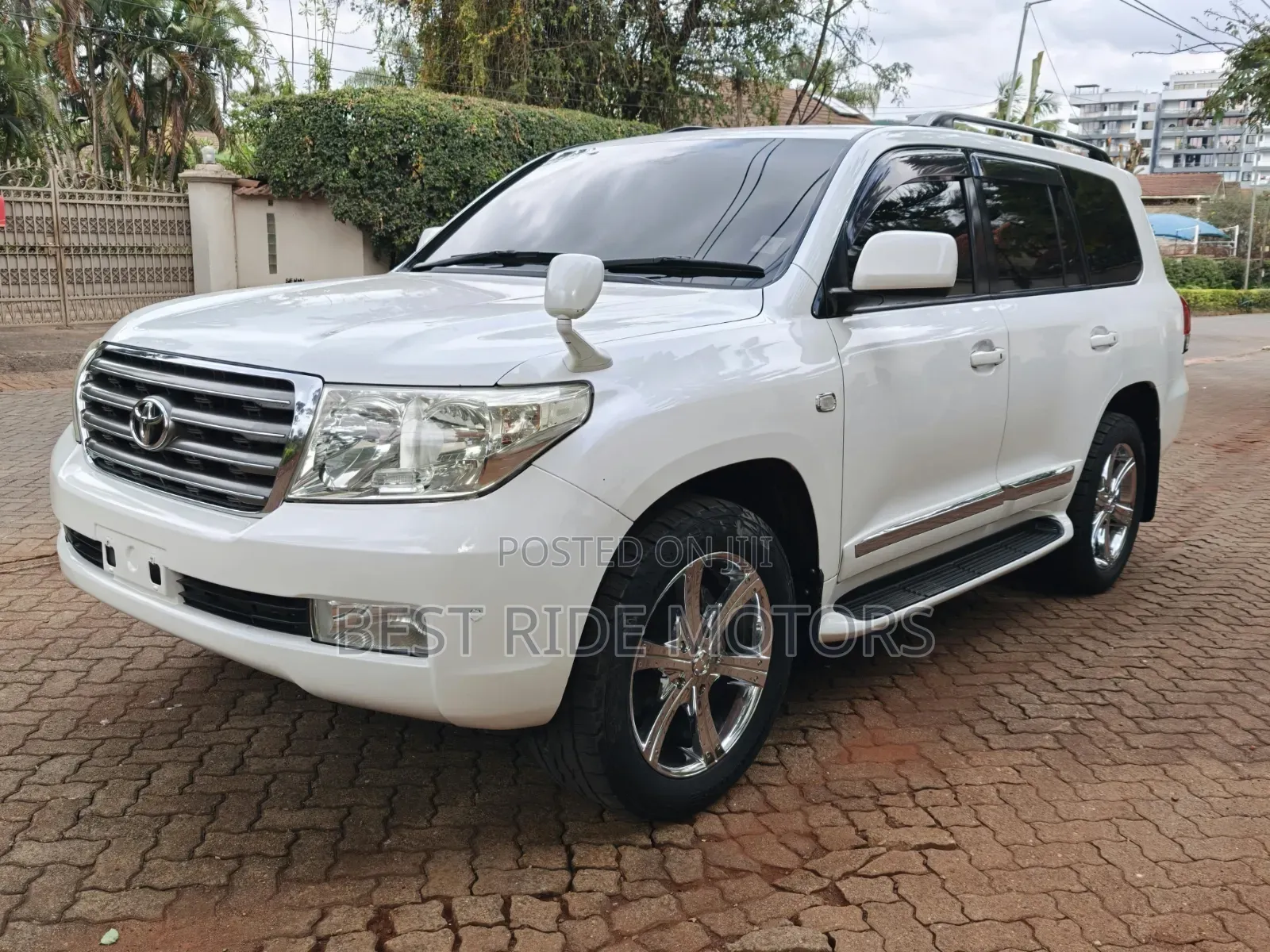Toyota Land Cruiser 2009 White