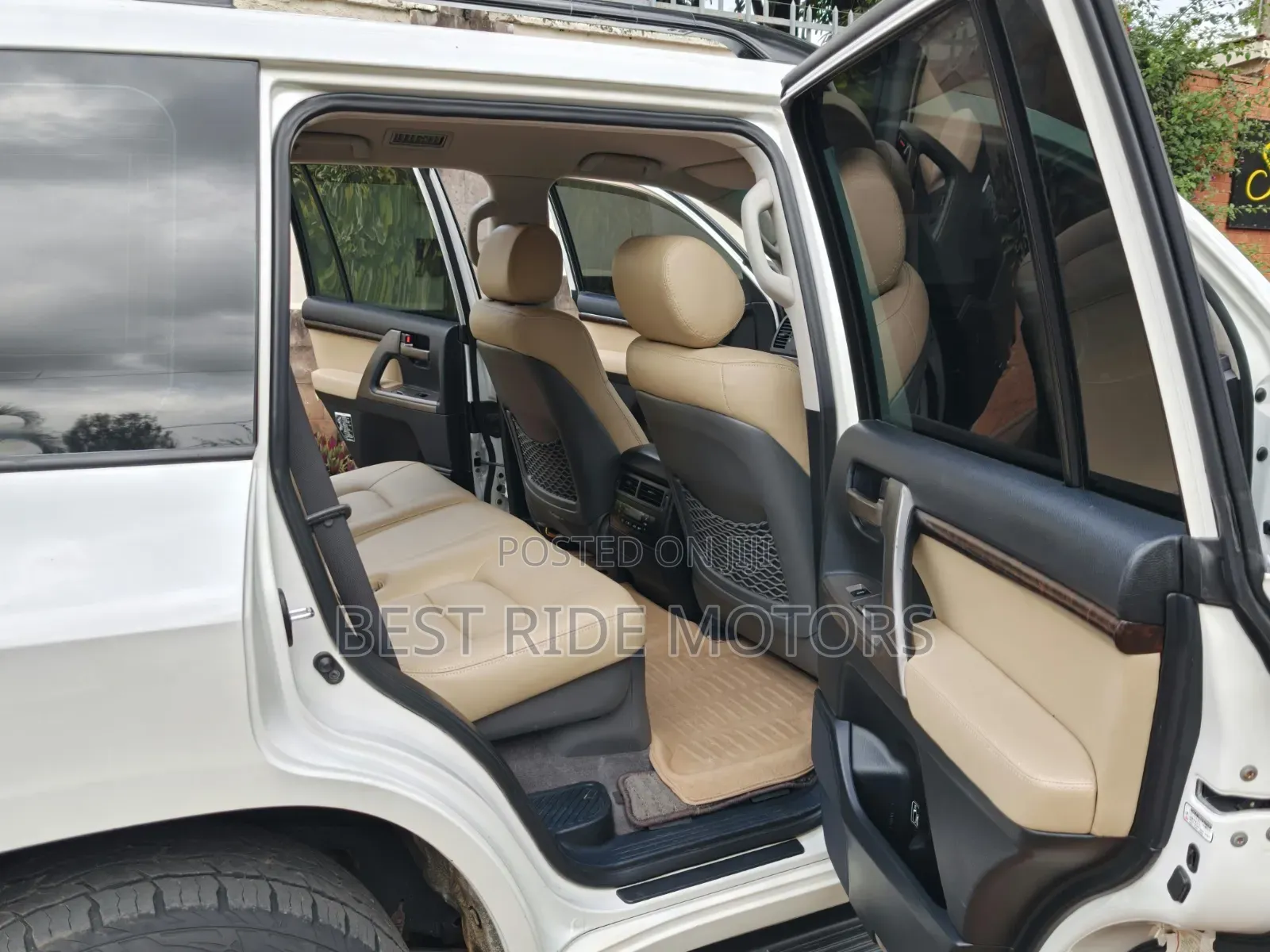 Toyota Land Cruiser 2009 White