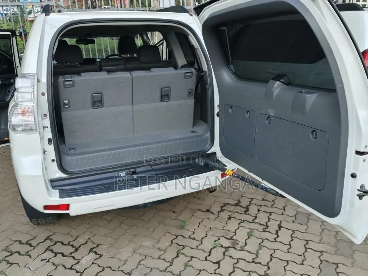 Toyota Land Cruiser Prado 2013 Off white