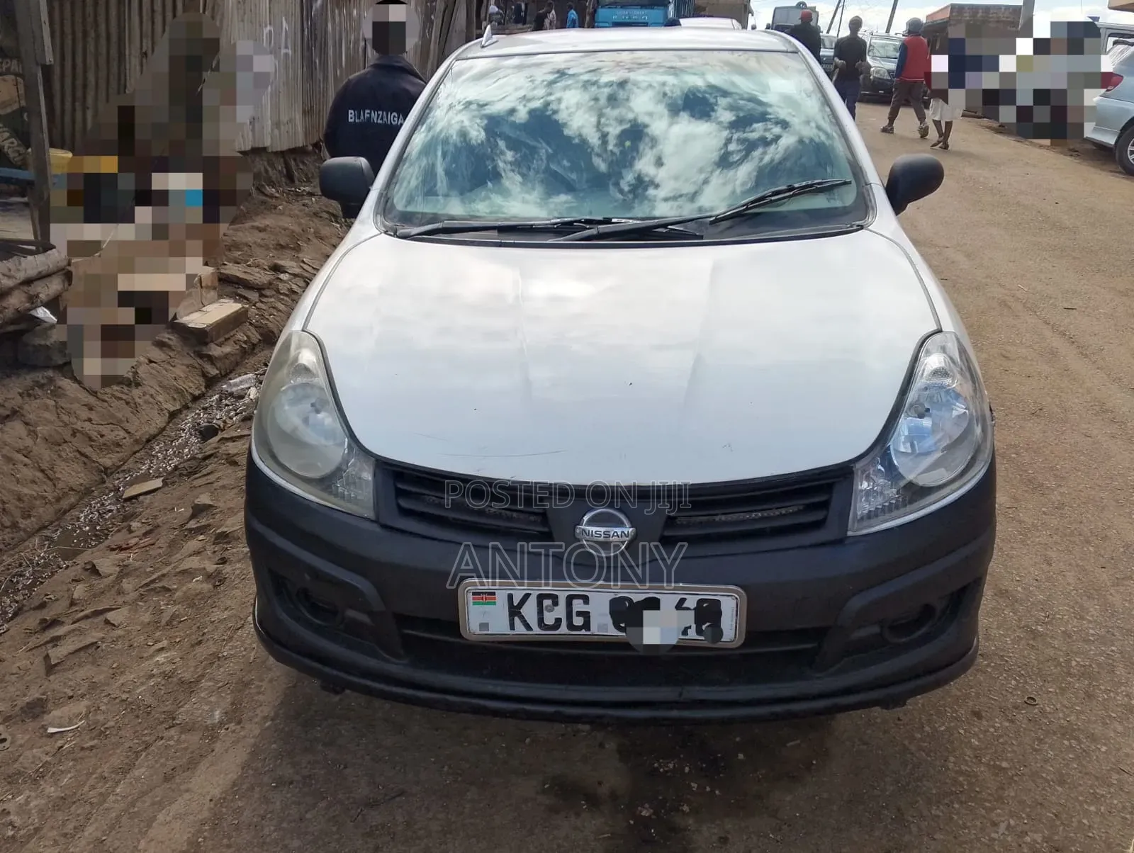 Nissan Advan 2004 White