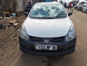 Nissan Advan 2004 White