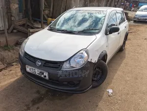 Nissan Advan 2004 White