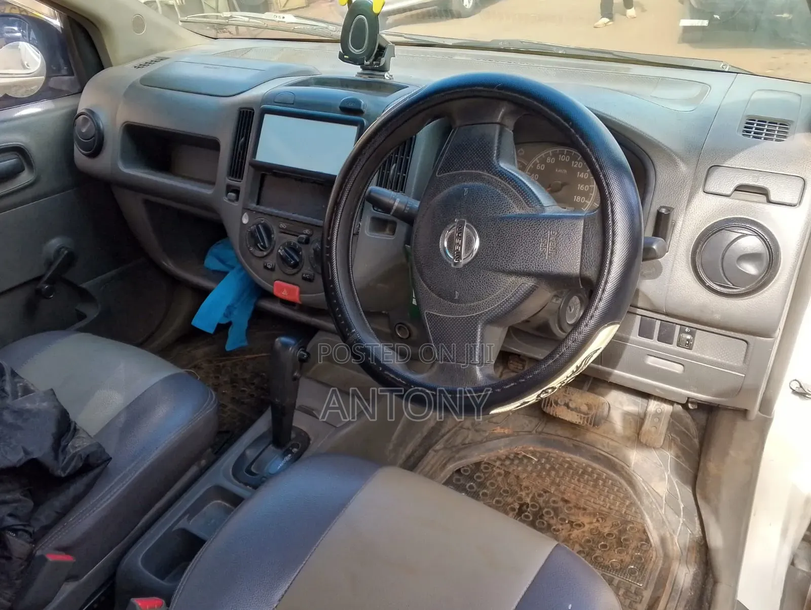 Nissan Advan 2004 White