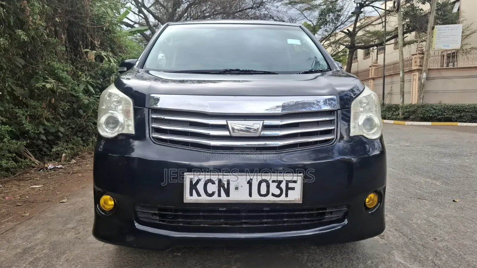Toyota Noah 2.0 158hp FWD (8 Seater) 2010 Black