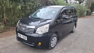 Toyota Noah 2.0 158hp FWD (8 Seater) 2010 Black