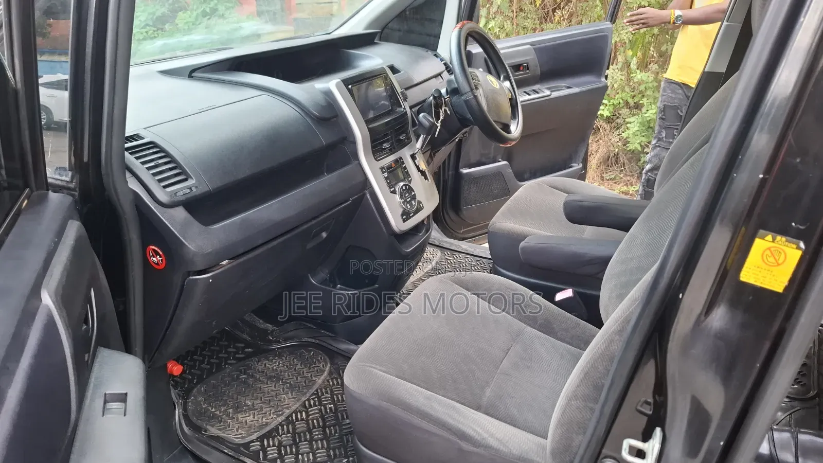 Toyota Noah 2.0 158hp FWD (8 Seater) 2010 Black