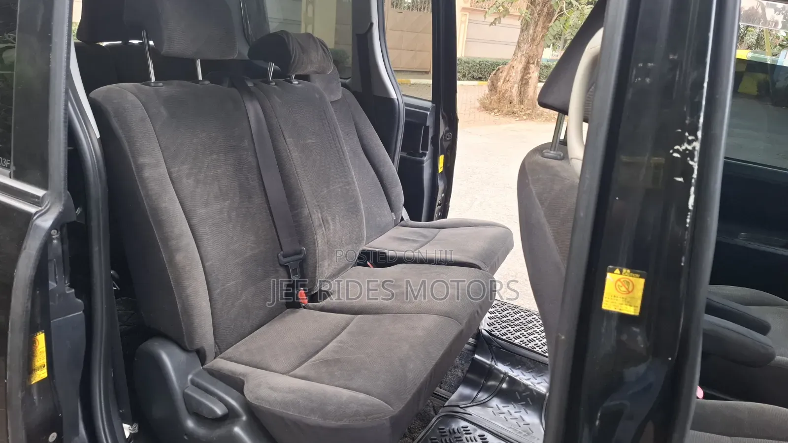 Toyota Noah 2.0 158hp FWD (8 Seater) 2010 Black