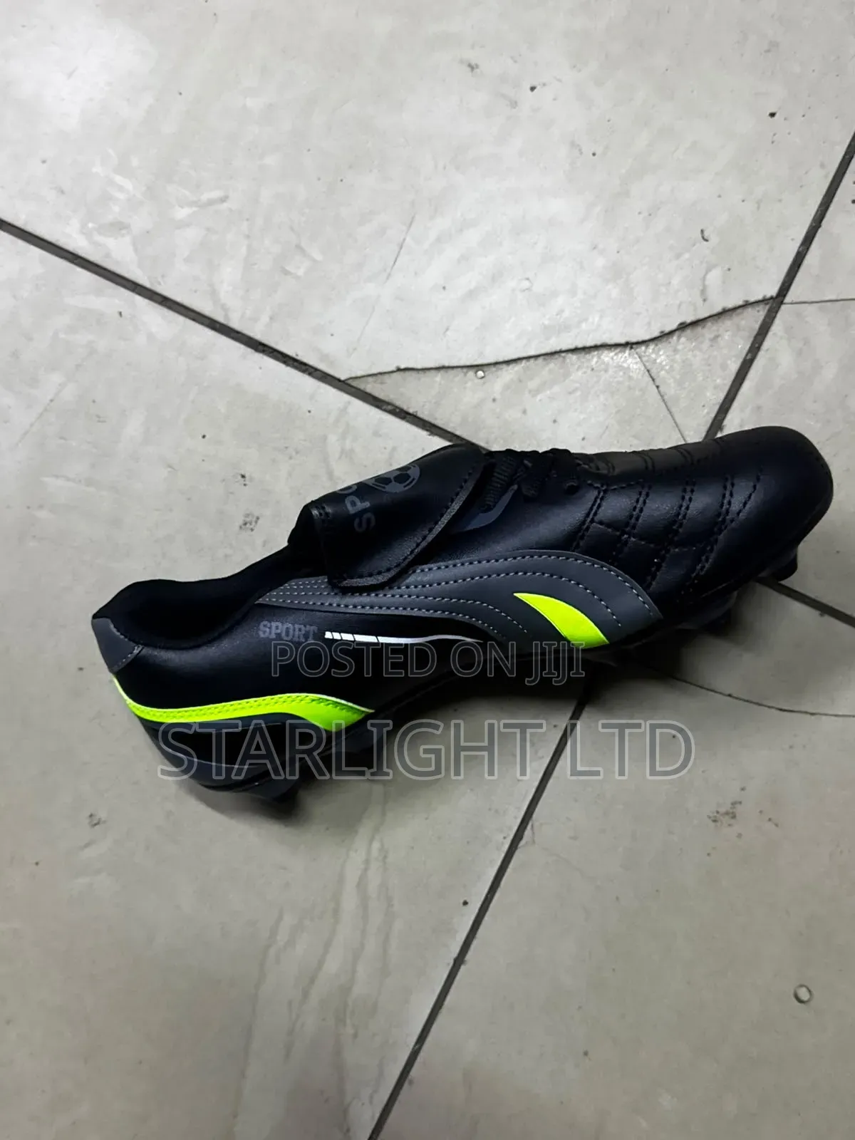 Sports Black Green Football Boots/Cleats, Lightweight 37-45