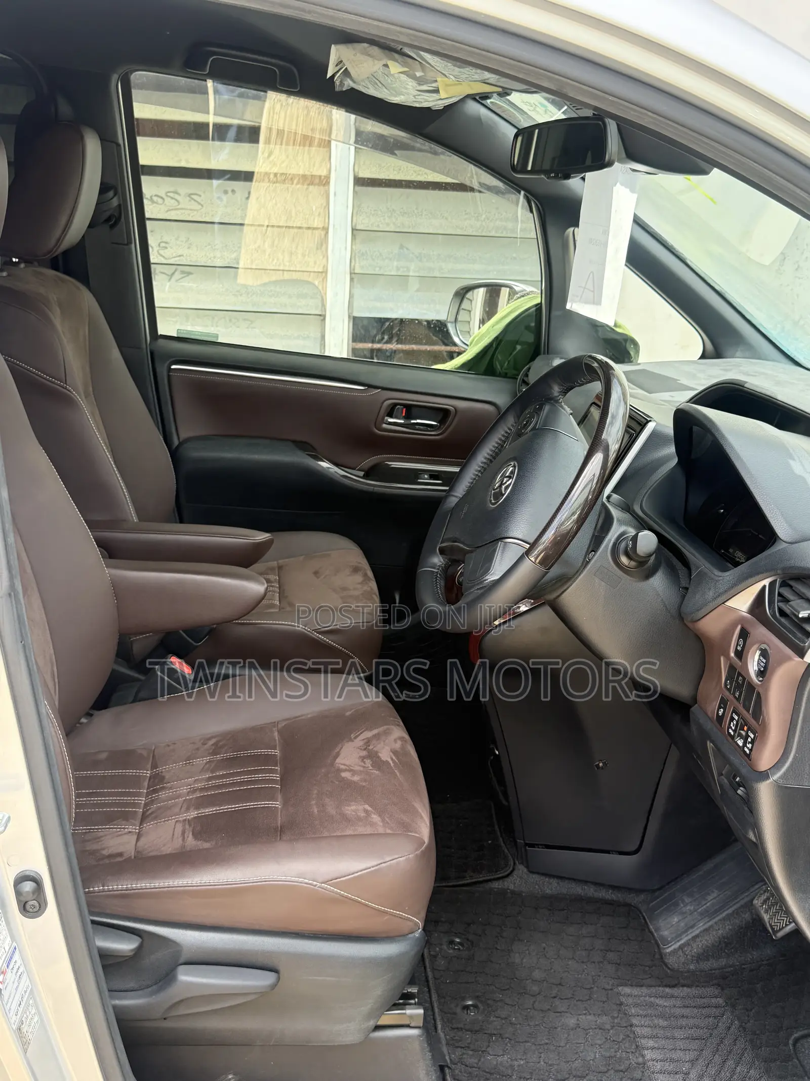 Toyota Esquire 2.0 FWD (7 seater) 2019 Silver