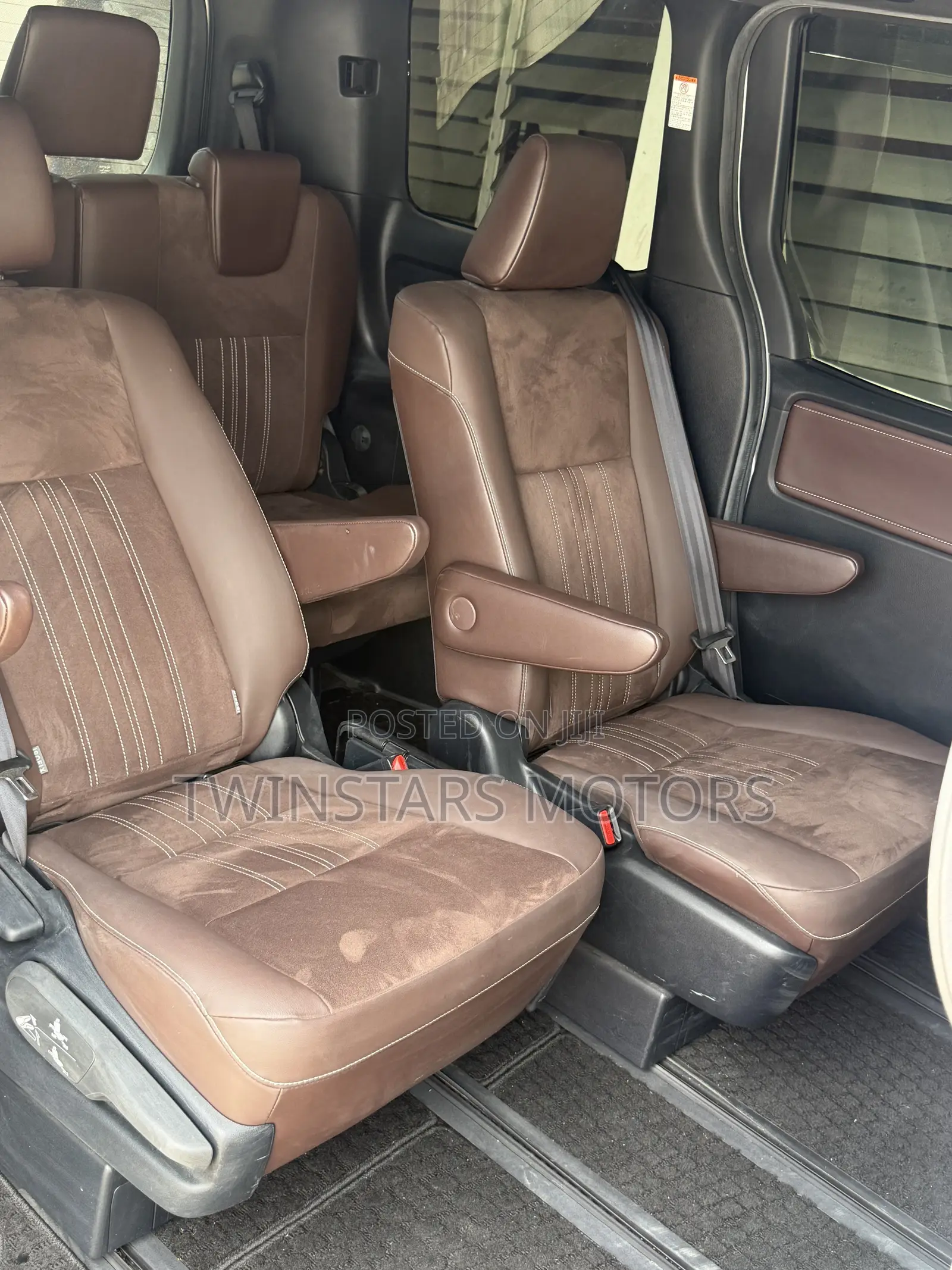 Toyota Esquire 2.0 FWD (7 seater) 2019 Silver