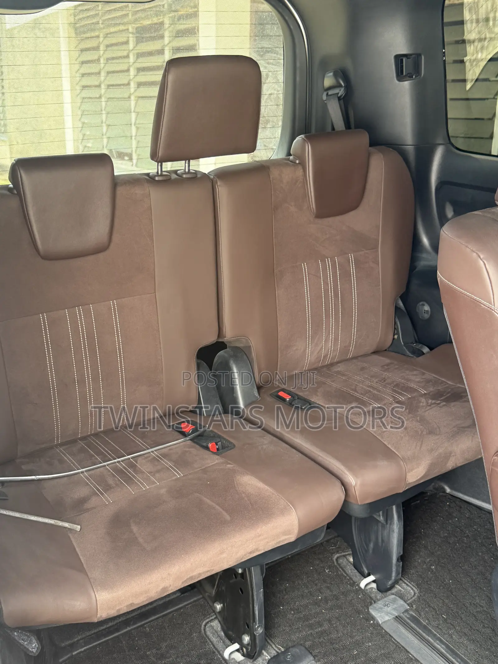 Toyota Esquire 2.0 FWD (7 seater) 2019 Silver