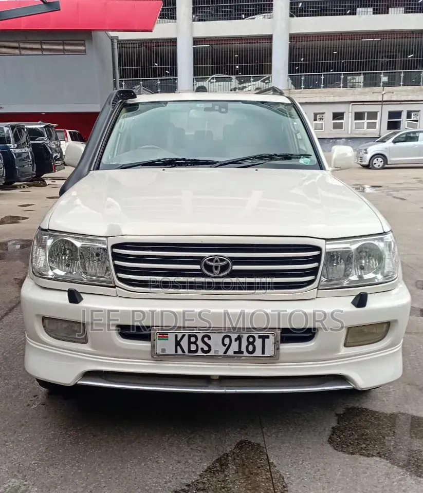 Toyota Land Cruiser HDJ 100 2003 White