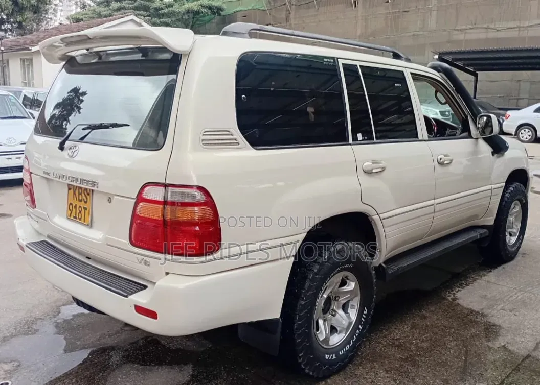 Toyota Land Cruiser HDJ 100 2003 White