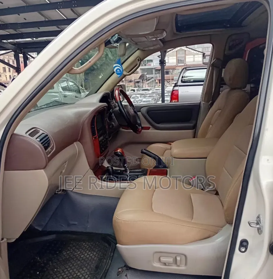 Toyota Land Cruiser HDJ 100 2003 White