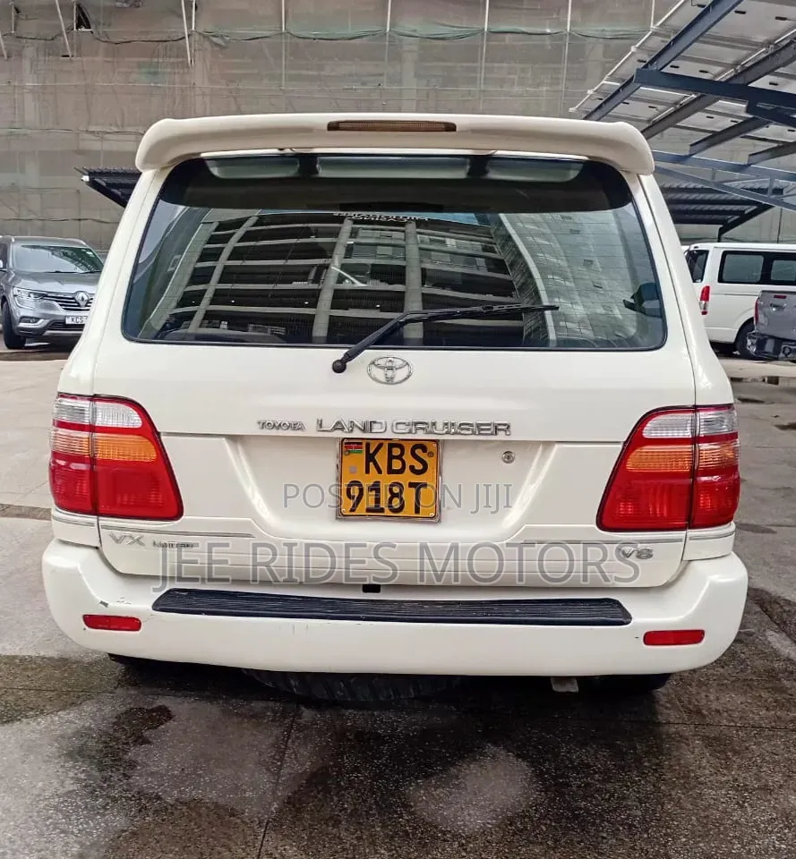 Toyota Land Cruiser HDJ 100 2003 White