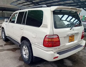 Toyota Land Cruiser HDJ 100 2003 White