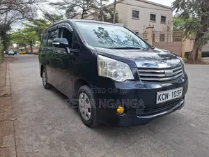 Toyota Noah 2.0 158hp FWD (8 Seater) 2011 Black