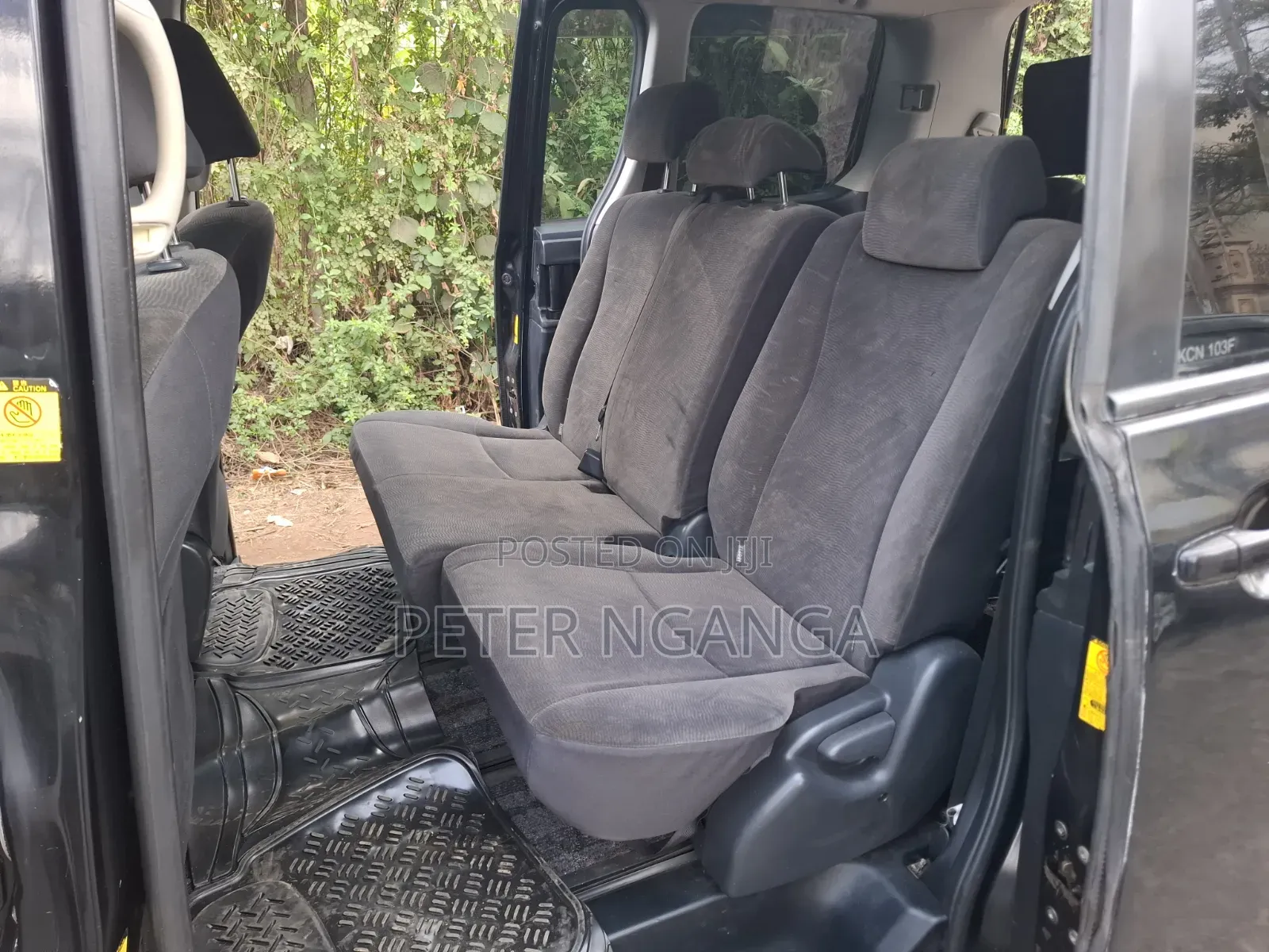 Toyota Noah 2.0 158hp FWD (8 Seater) 2011 Black