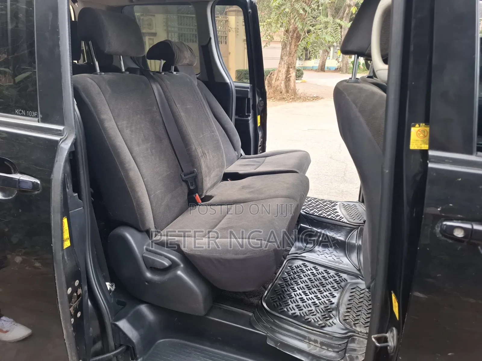 Toyota Noah 2.0 158hp FWD (8 Seater) 2011 Black
