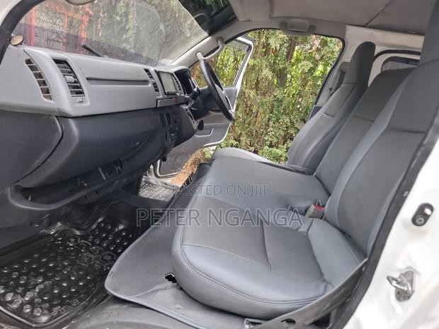 Toyota HiAce 2012 White - thumbnail 8