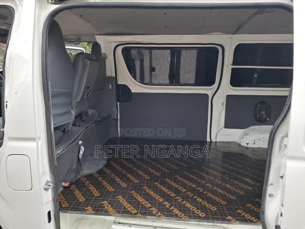 Toyota HiAce 2012 White - thumbnail 10