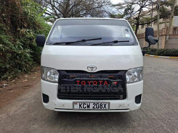 Toyota HiAce 2012 White - thumbnail 3