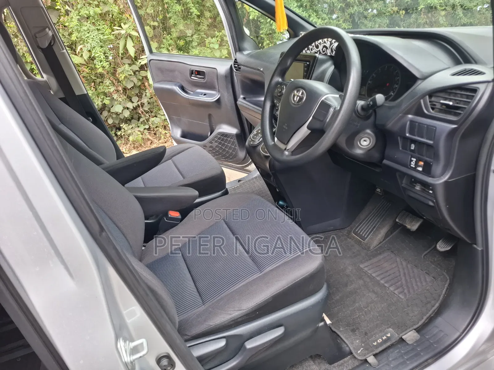 Toyota Voxy X 2WD 8-Seater 2016 Silver