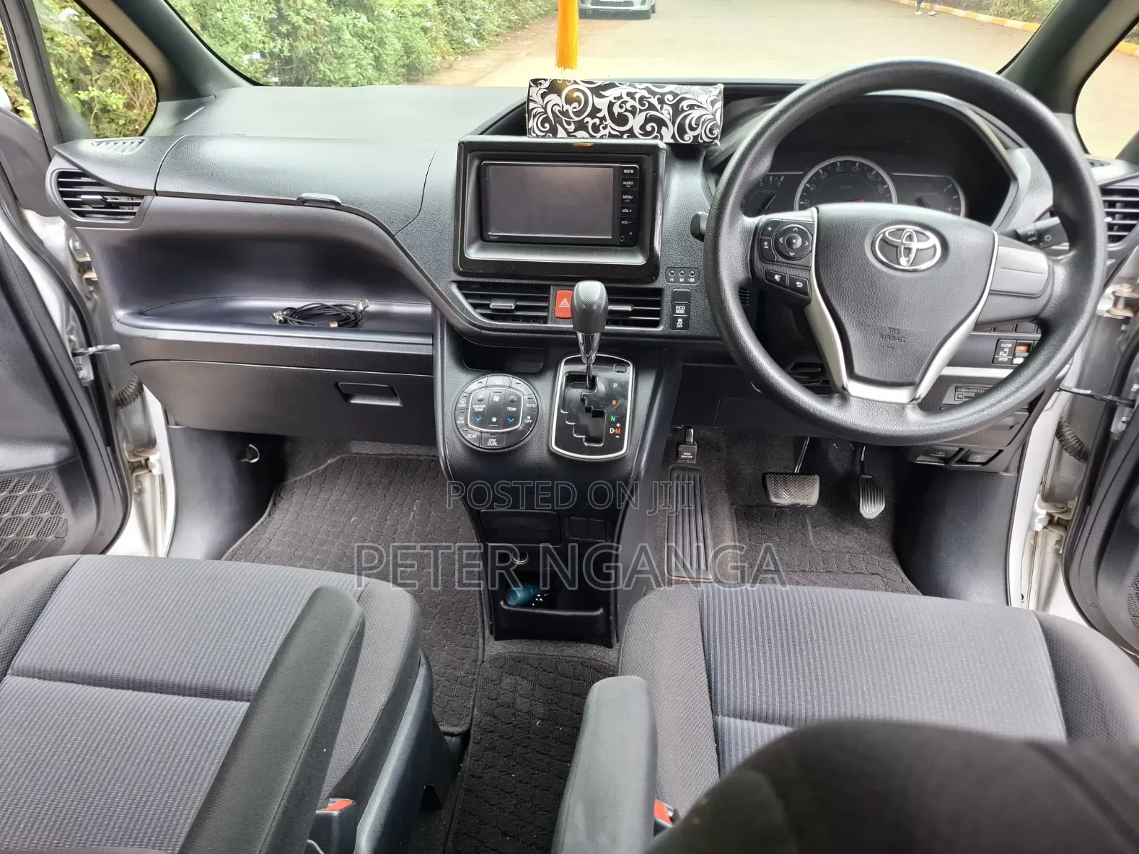 Toyota Voxy X 2WD 8-Seater 2016 Silver
