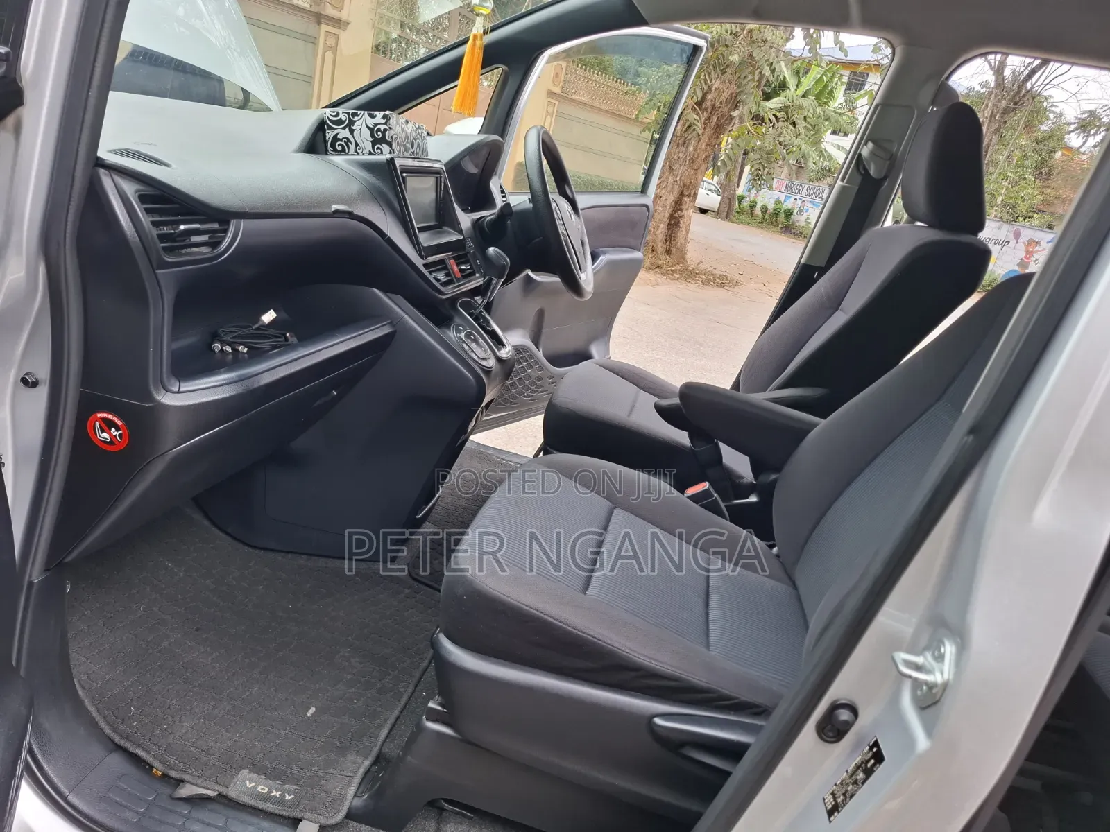 Toyota Voxy X 2WD 8-Seater 2016 Silver