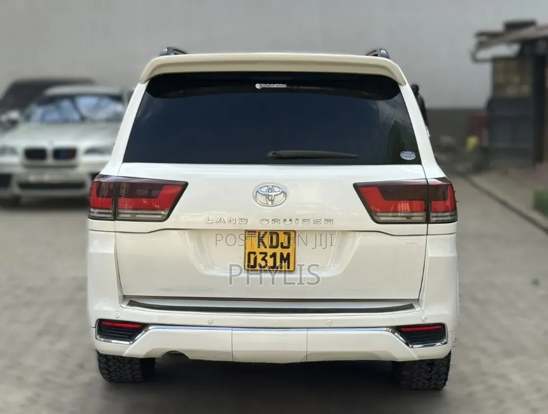 Toyota Land Cruiser 2015 White