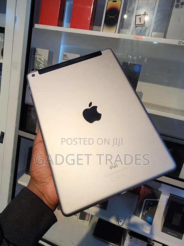 Apple iPad 9.7 32 GB Gray - main view