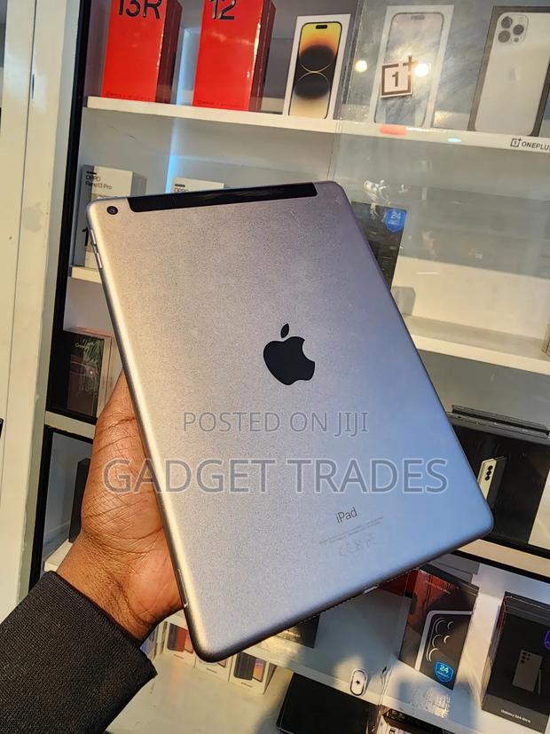 Apple iPad 9.7 32 GB Gray - thumbnail 4
