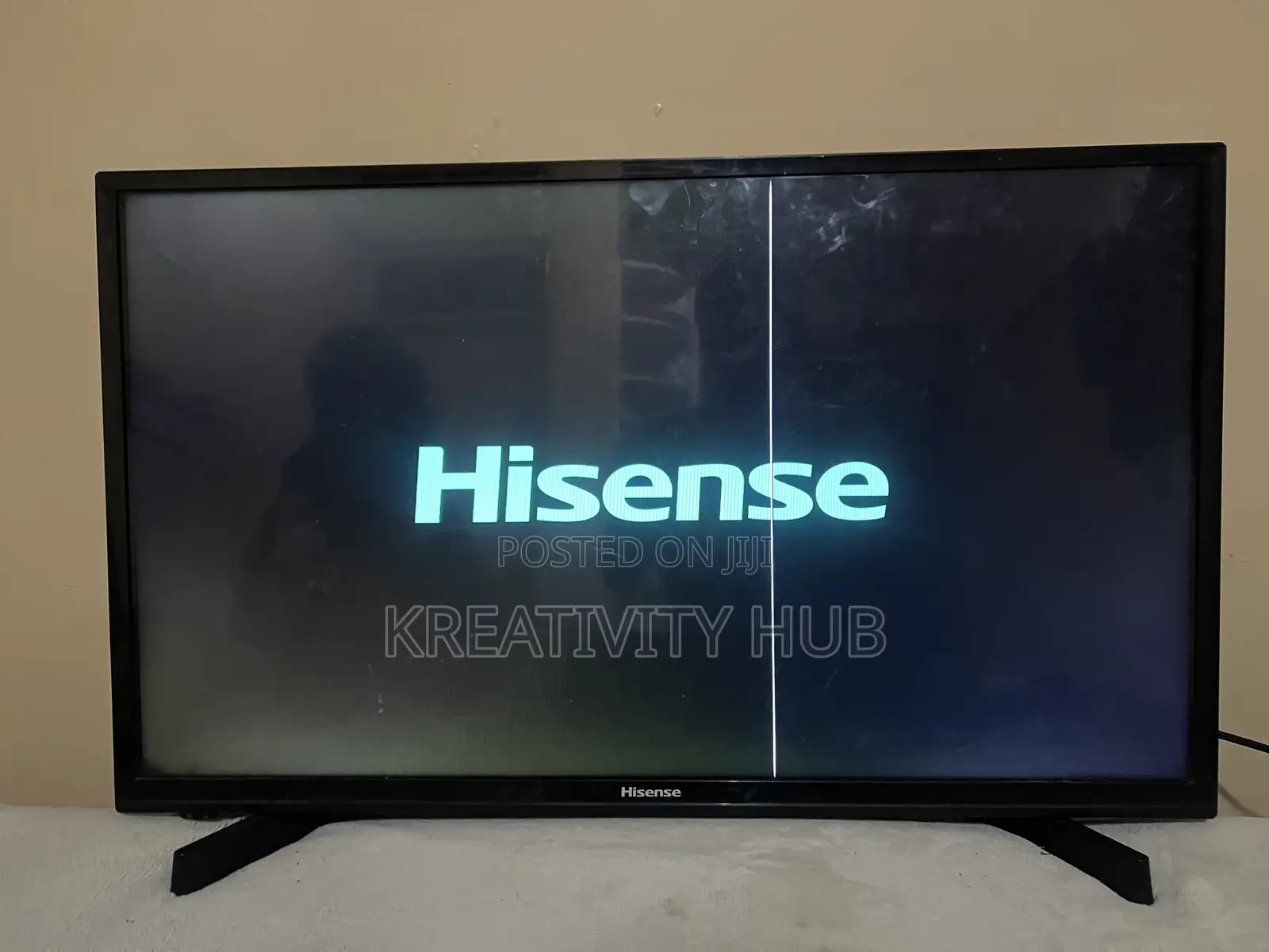 Used 32 Inch Smart Screen Available at 6500 Has a Thin Line