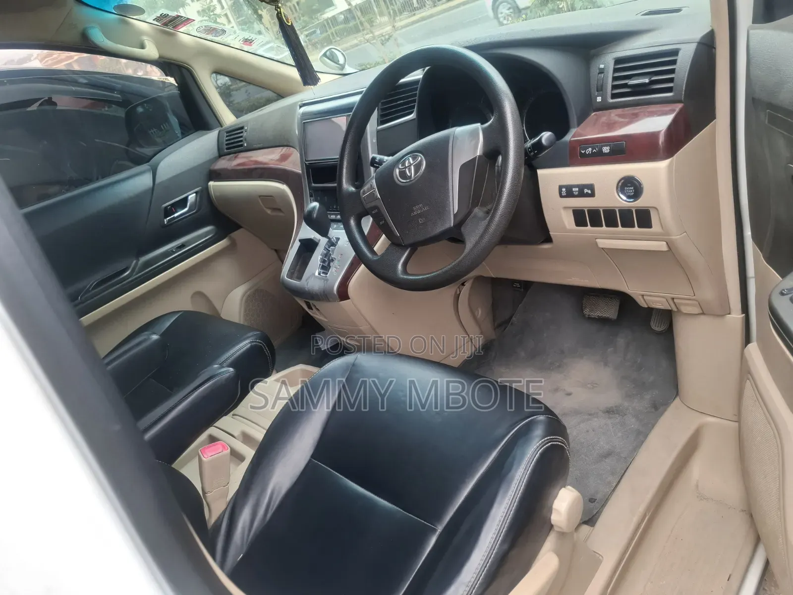 Toyota Alphard 2.4 Petrol FWD 2011 White