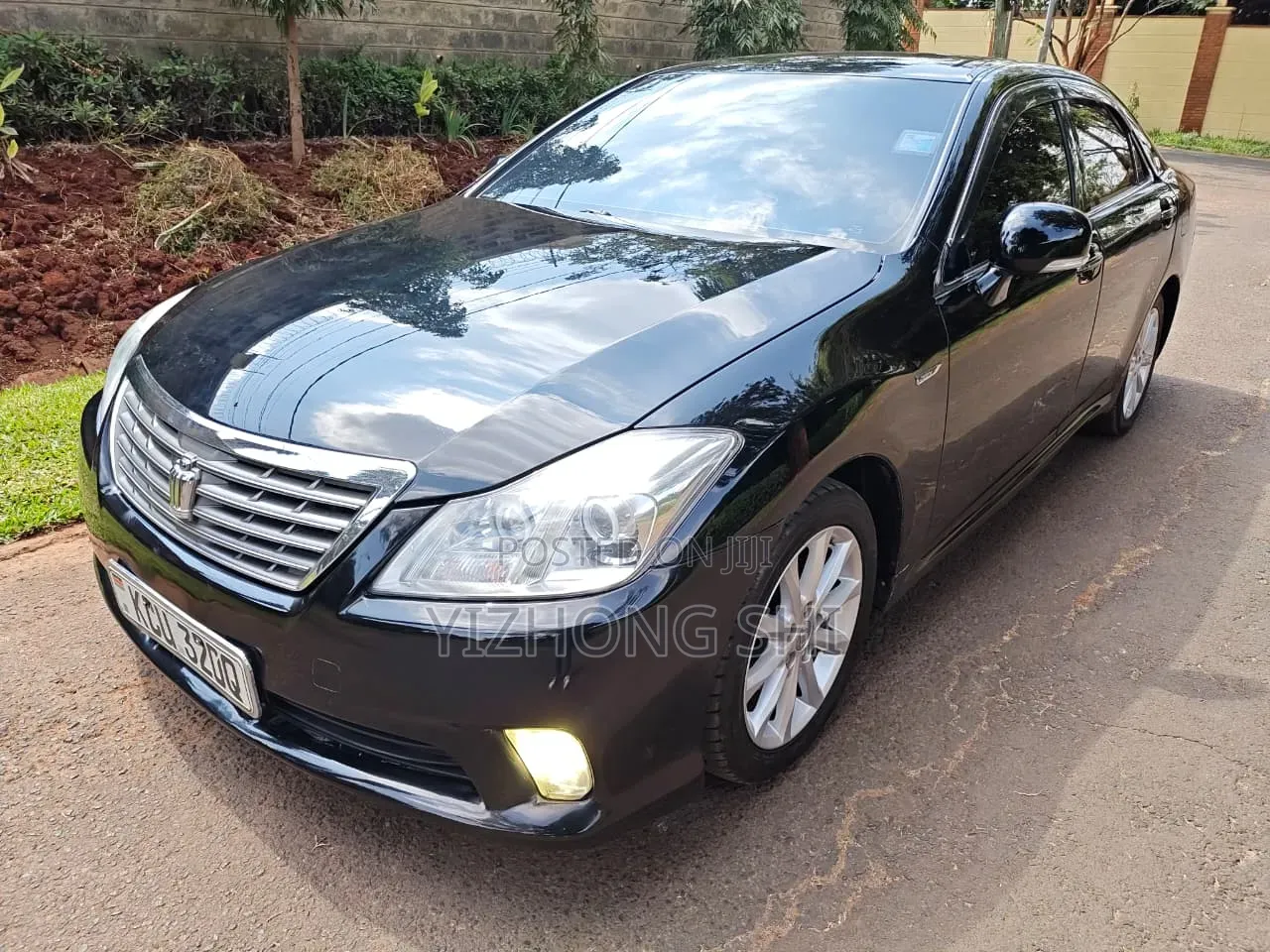 Toyota Crown 2013 Black
