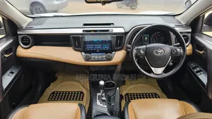 Toyota RAV4 Limited AWD (2.5L 4cyl 6A) 2016 White