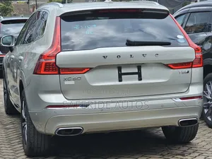 Volvo XC60 T5 Inscription AWD 2019 Gold