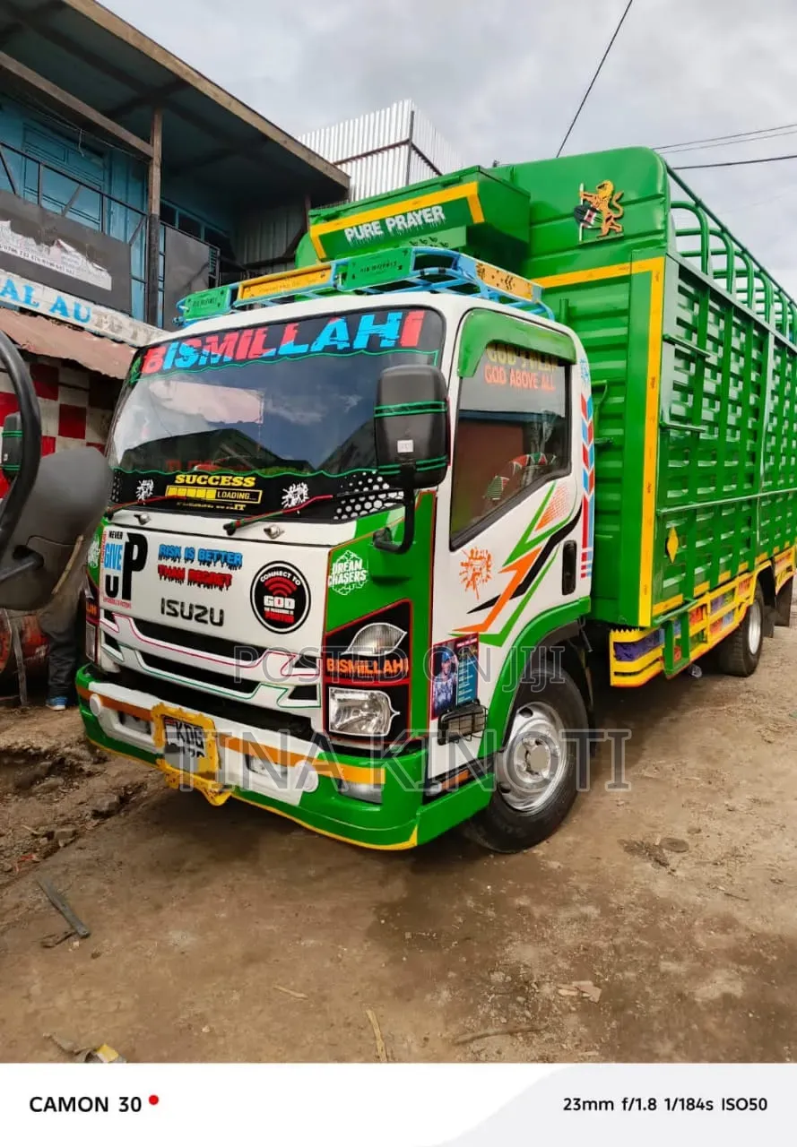 Isuzu NQR Lorry