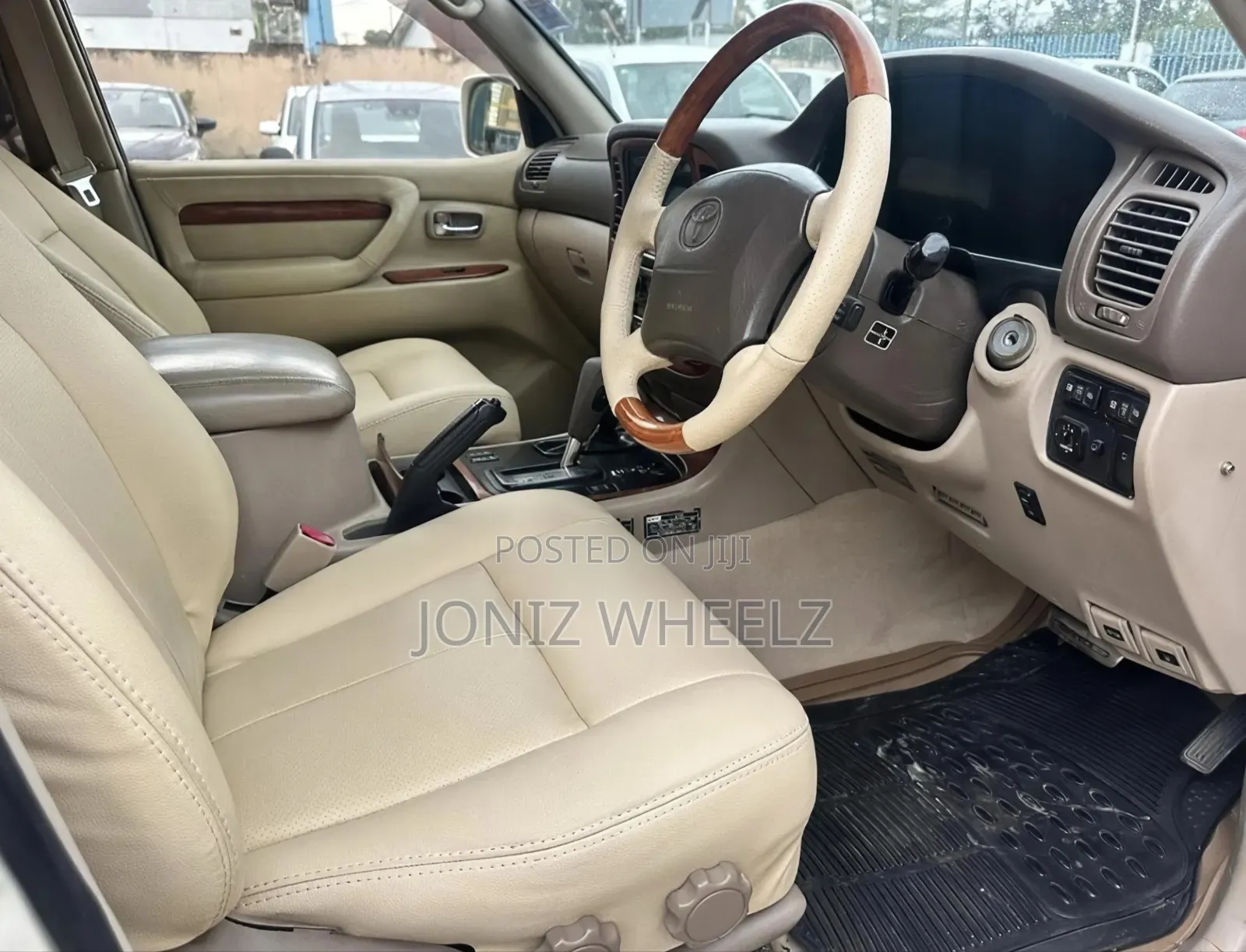 Lexus LX 470 AWD 2000 White